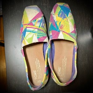 TOMS – Classic Triangles Slip-On Shoe Colorful Flats